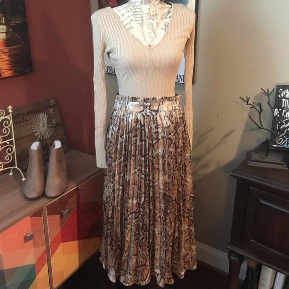 ❤️last one❤️ size M Snake print pleated midi skirt - Picture 2 of 6